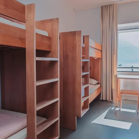 Montreux Youth Hostel-3